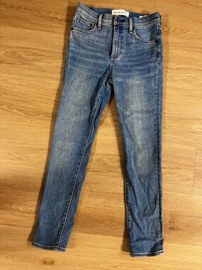 Denim Forum Light Blue Mid-Rise Skinny Jeans